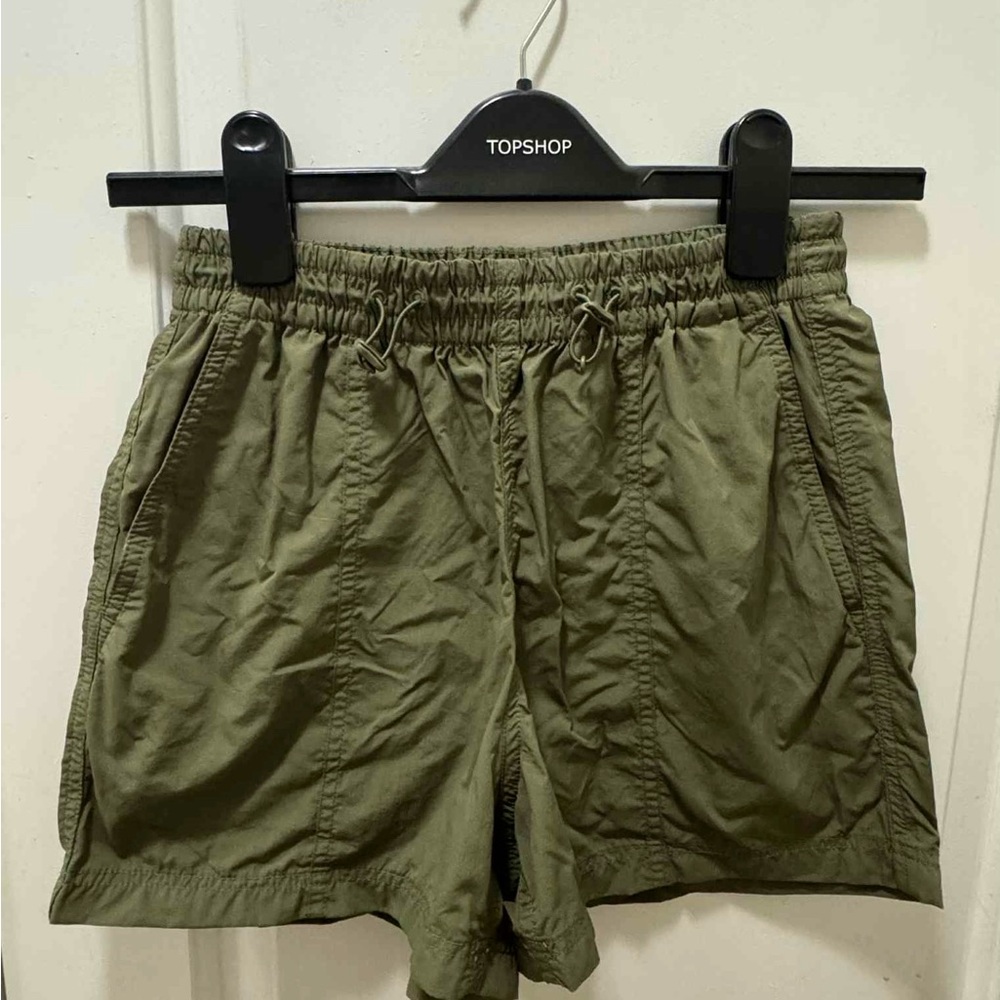 Uniqlo Parachute Shorts Size XXS in Olive Green